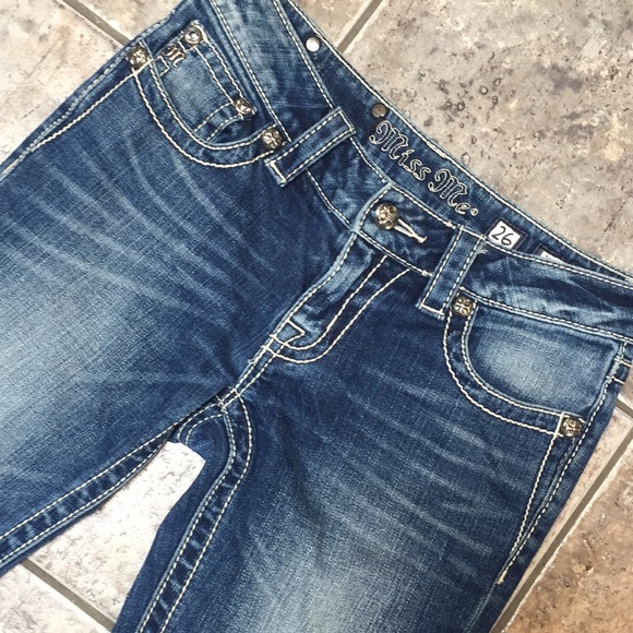 Miss Me Distressed Crop Capris - Picture 6 of 12